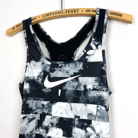Nike Women's Small Black Dri-FIT Floral Tank Top - Gym & Yoga - Picture 2 of 5